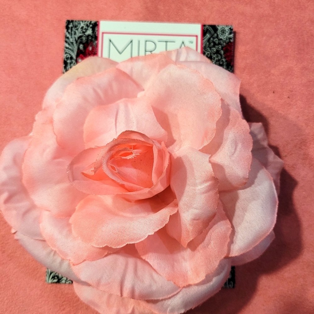 MIRTA® light pink pin purse